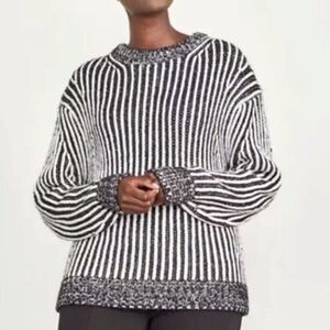 🏷️ 2/$20 Elizabeth and James Stripe Knit Sweater